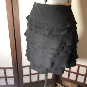 French Connection sz 12  black skirt/ above knee/ tiers of ruffles /zipper